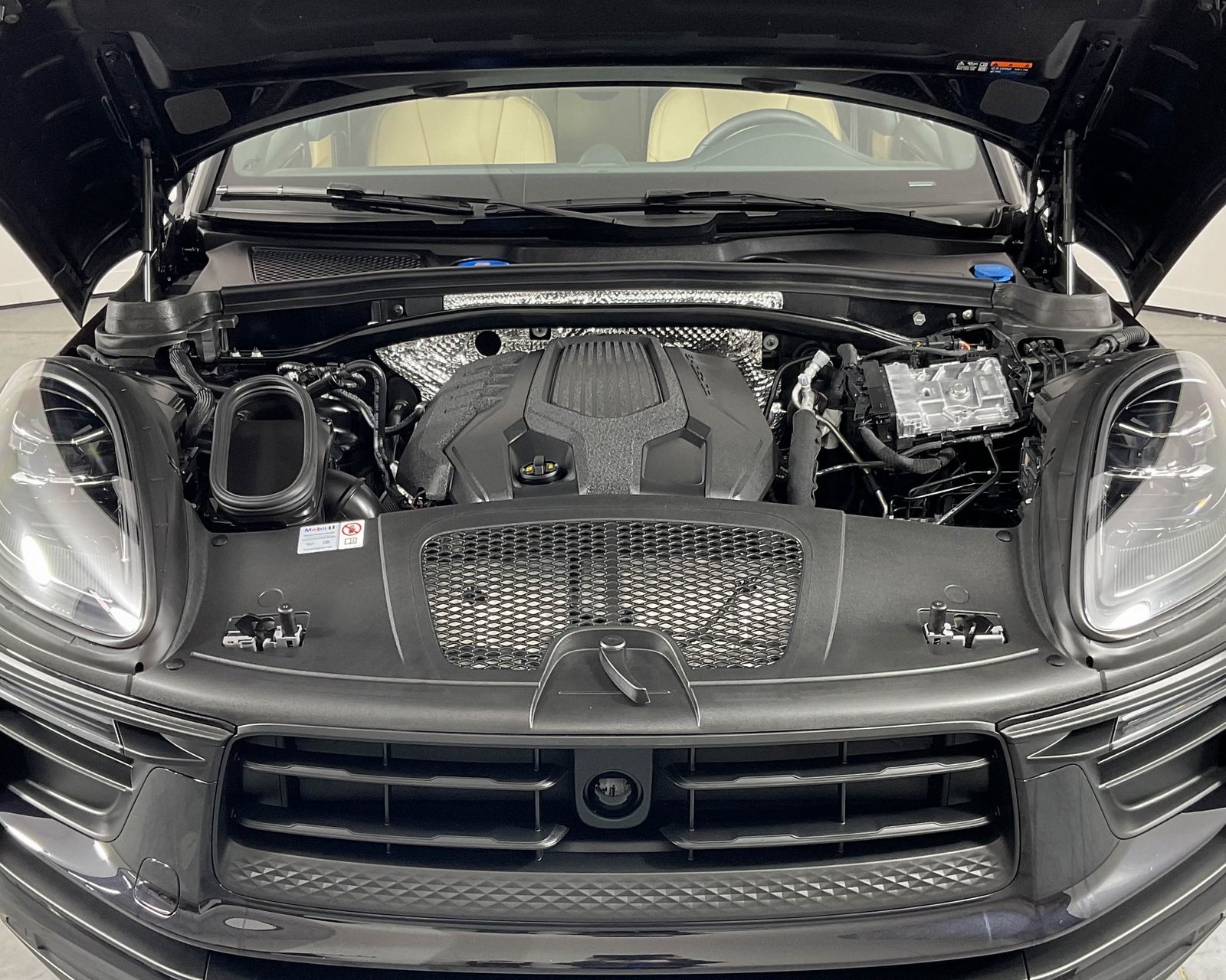 2024 Porsche Macan T photo 26