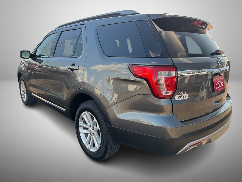 2017 Ford Explorer XLT photo 4