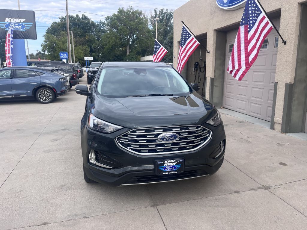 2024 Ford Edge Titanium photo 3