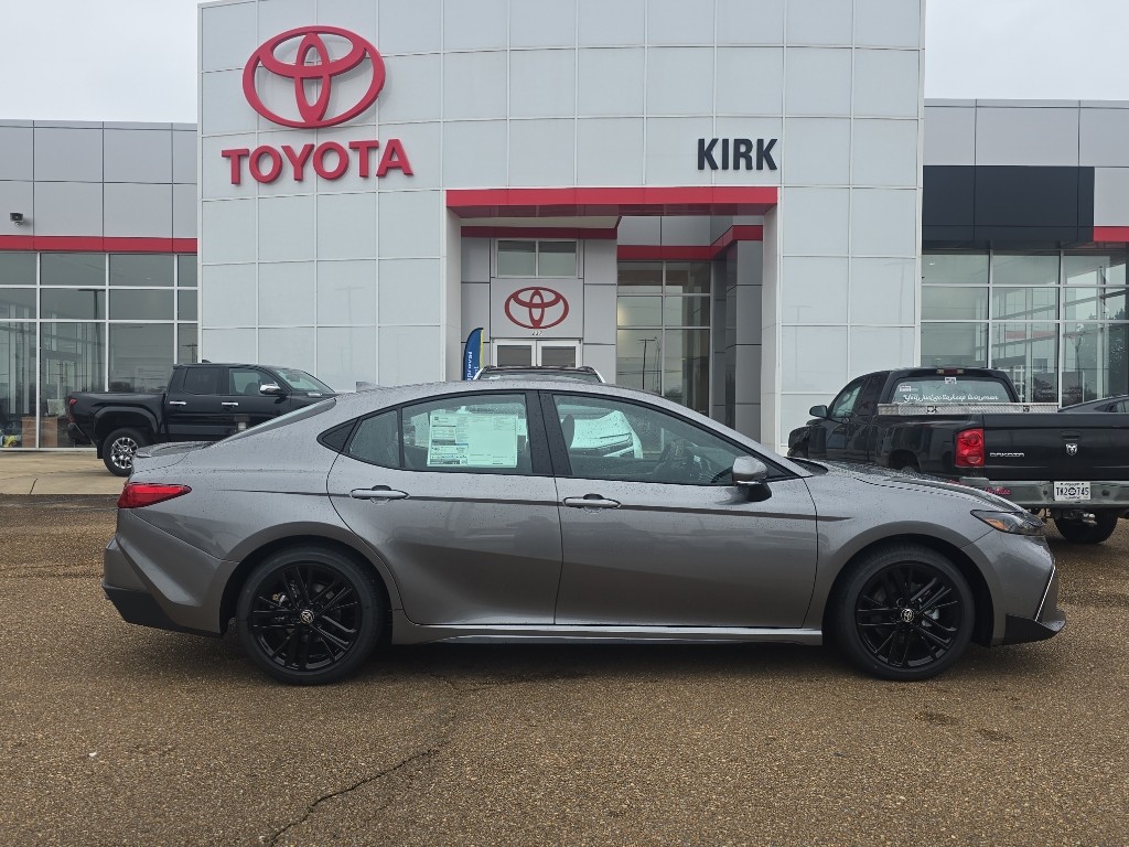 2026 Toyota Camry SE's photo