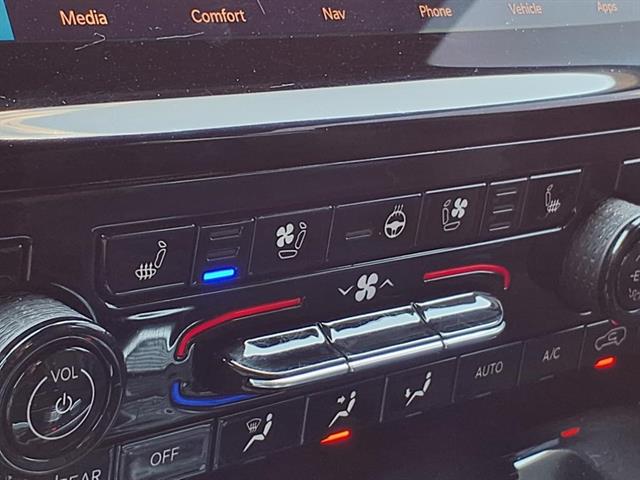 2023 Jeep Grand Cherokee Overland photo 5