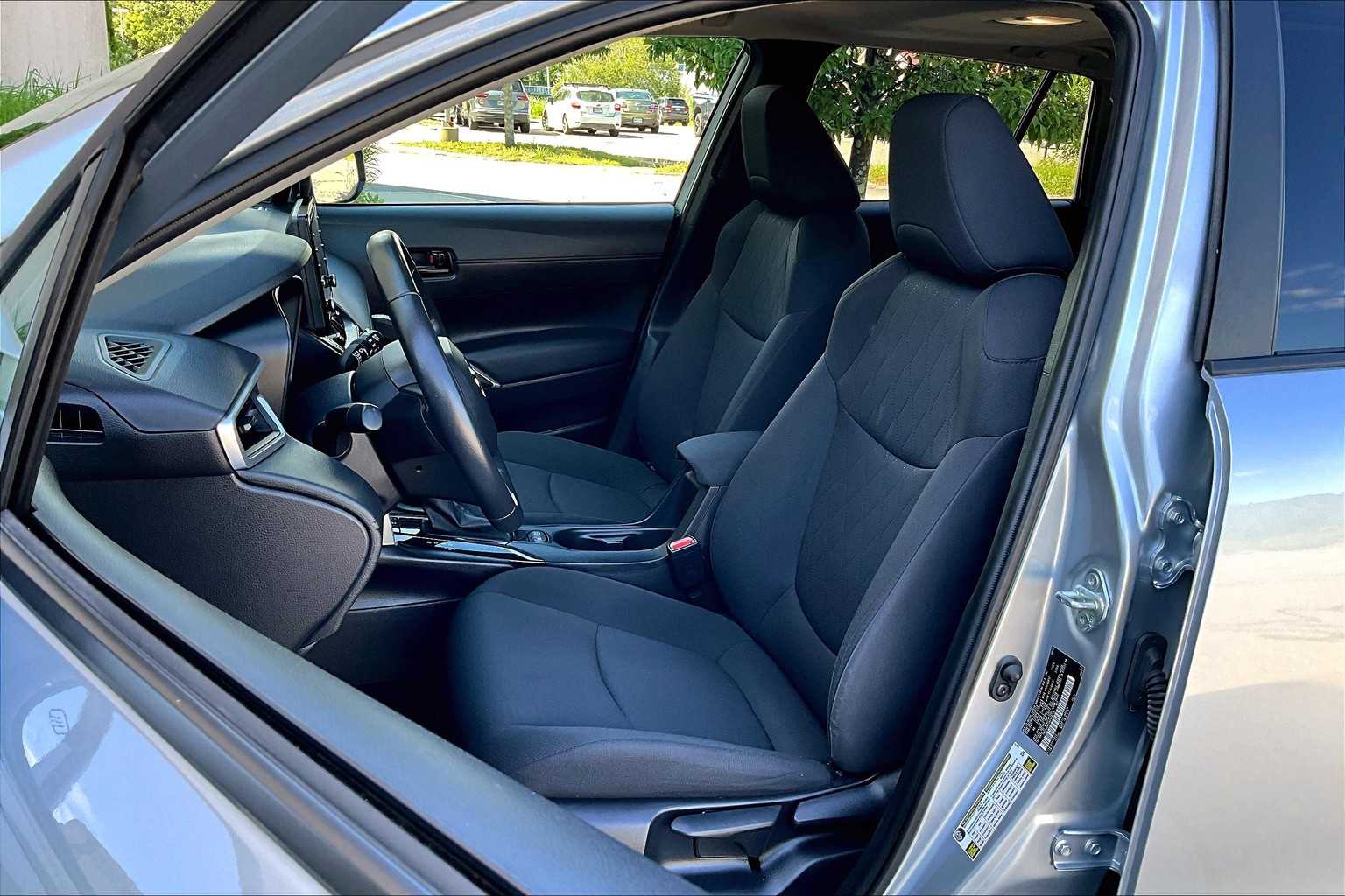 2022 Toyota Corolla Cross LE photo 8