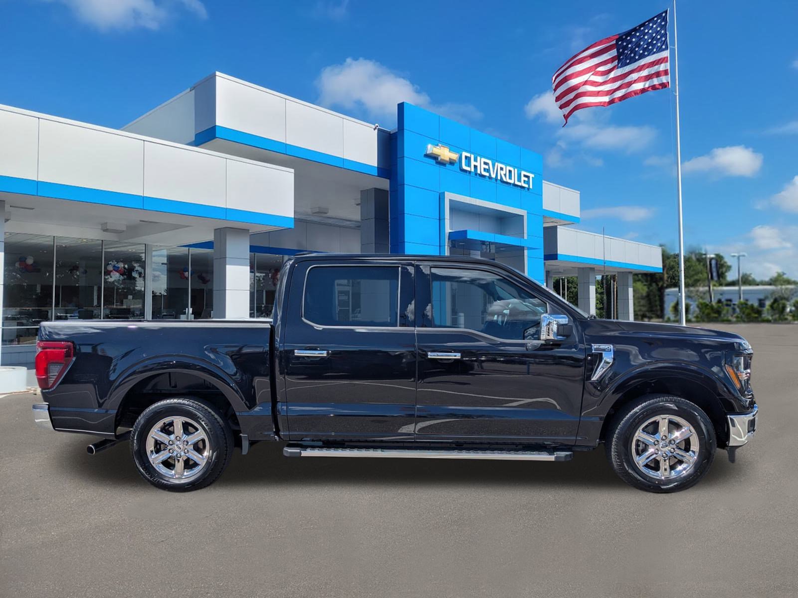 2024 Ford F-150 XLT photo 3