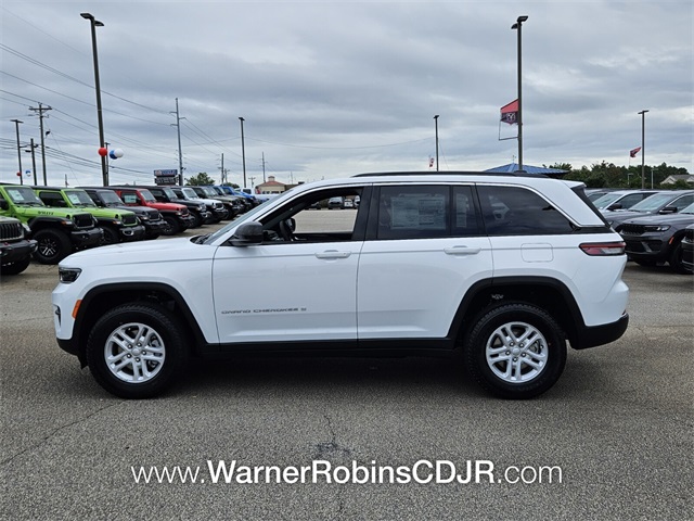 2025 Jeep Grand Cherokee Laredo photo 4