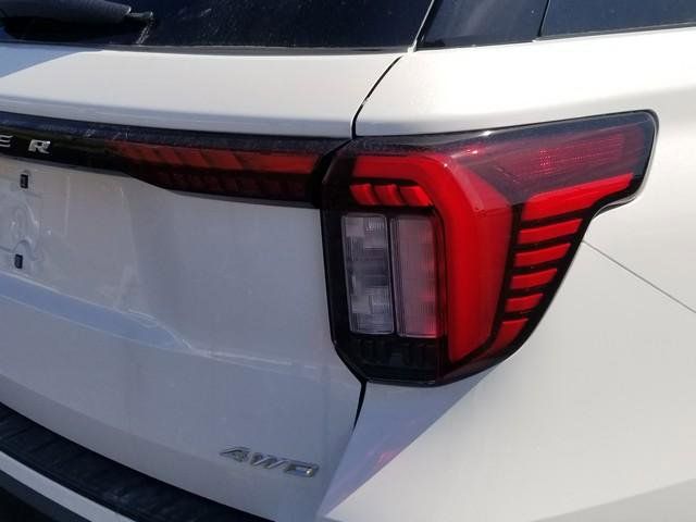 2025 Ford Explorer photo 10