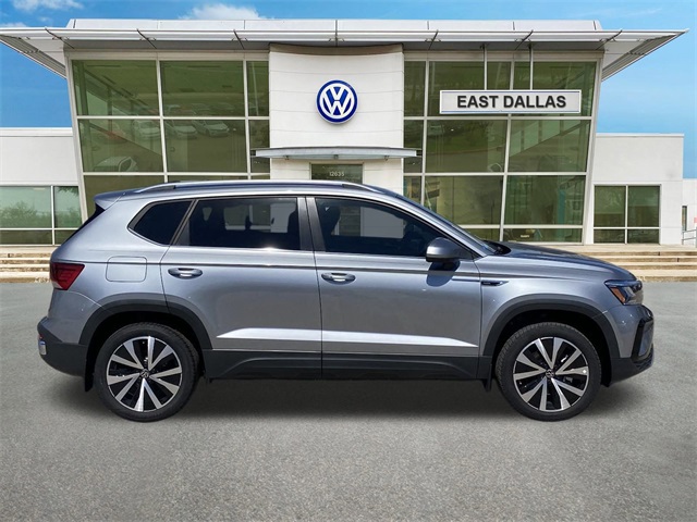 2024 Volkswagen Taos SE photo 2