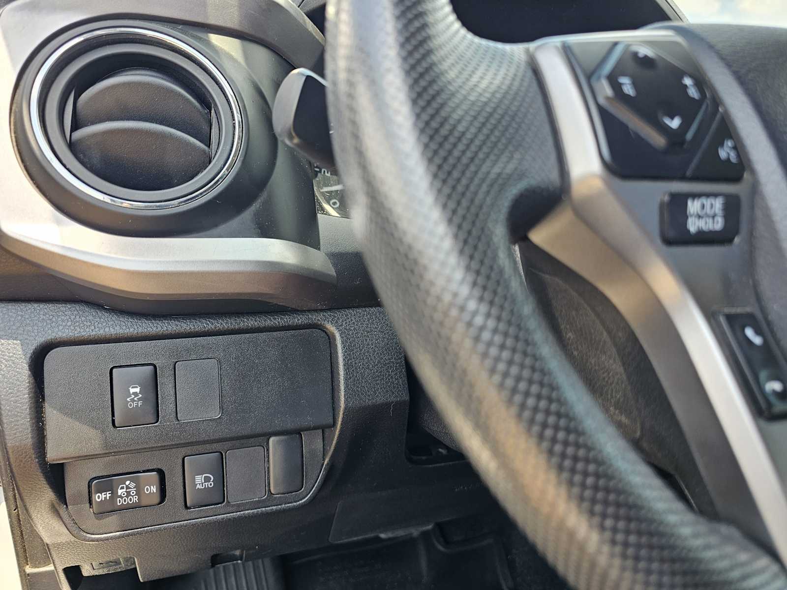 2020 Toyota Tacoma SR5 photo 15