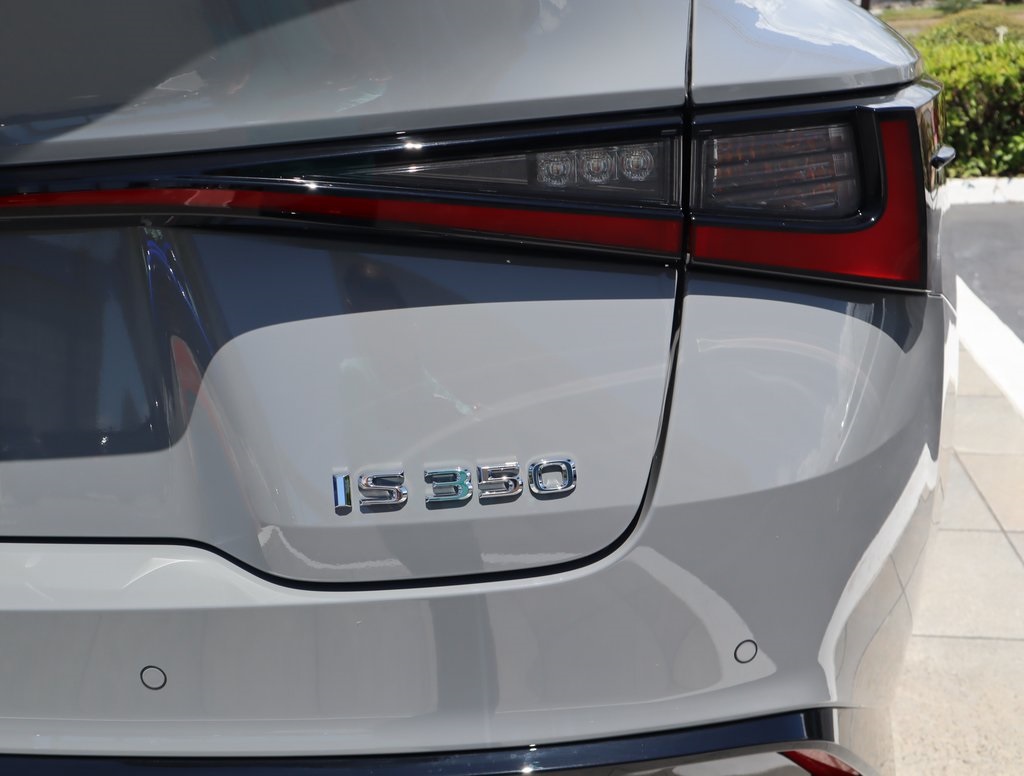 2025 Lexus IS 350 F SPORT photo 19