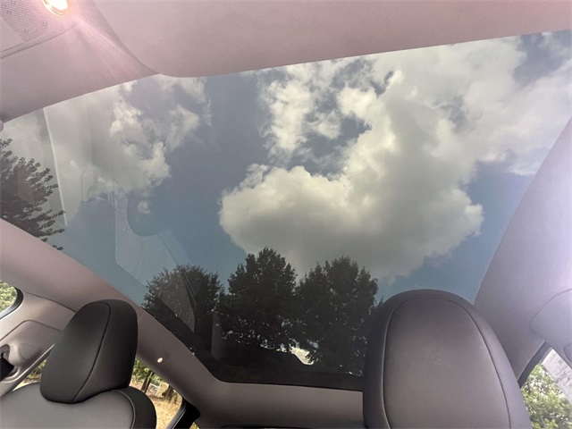 2025 Tesla Model Y Long Range photo 13
