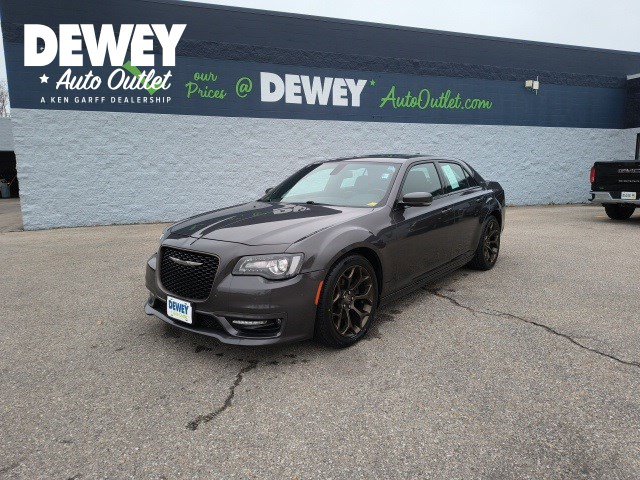 2017 Chrysler 300 S's photo