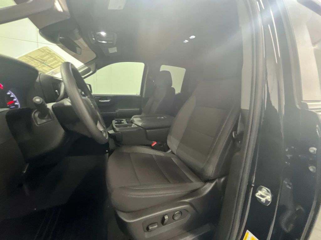 2025 Chevrolet Silverado 1500 Custom Rally Edition photo 9