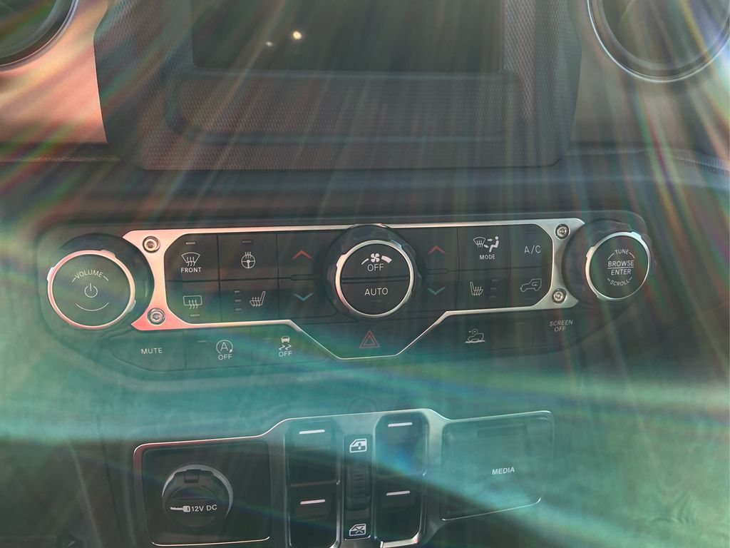 2020 Jeep Gladiator Sport S photo 18