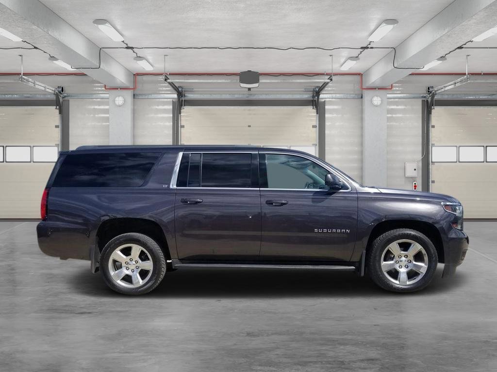 2017 Chevrolet Suburban LT photo 7