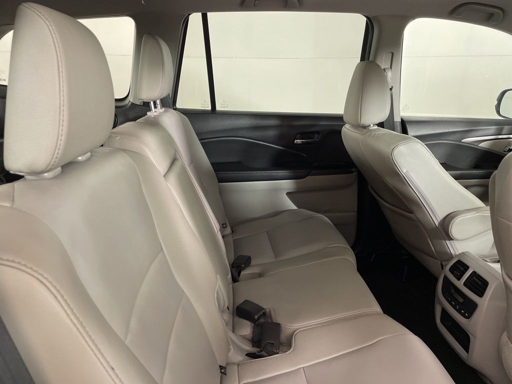 2017 Honda Pilot EX-L photo 17
