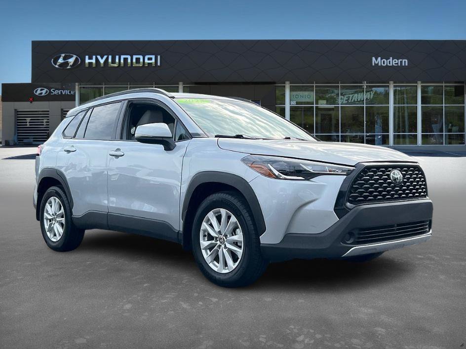 2023 Toyota Corolla Cross LE photo 2