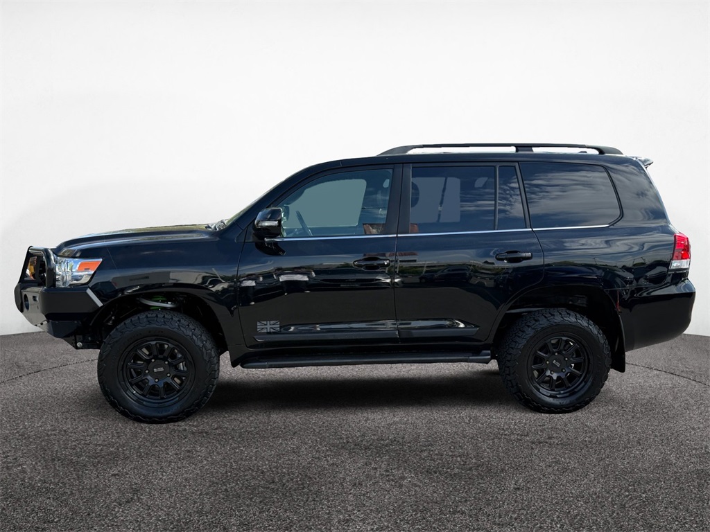 2018 Toyota Land Cruiser Base photo 3