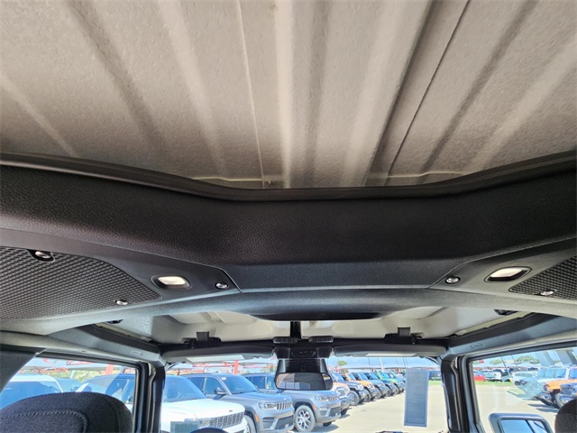 2025 Jeep Wrangler Sahara photo 18
