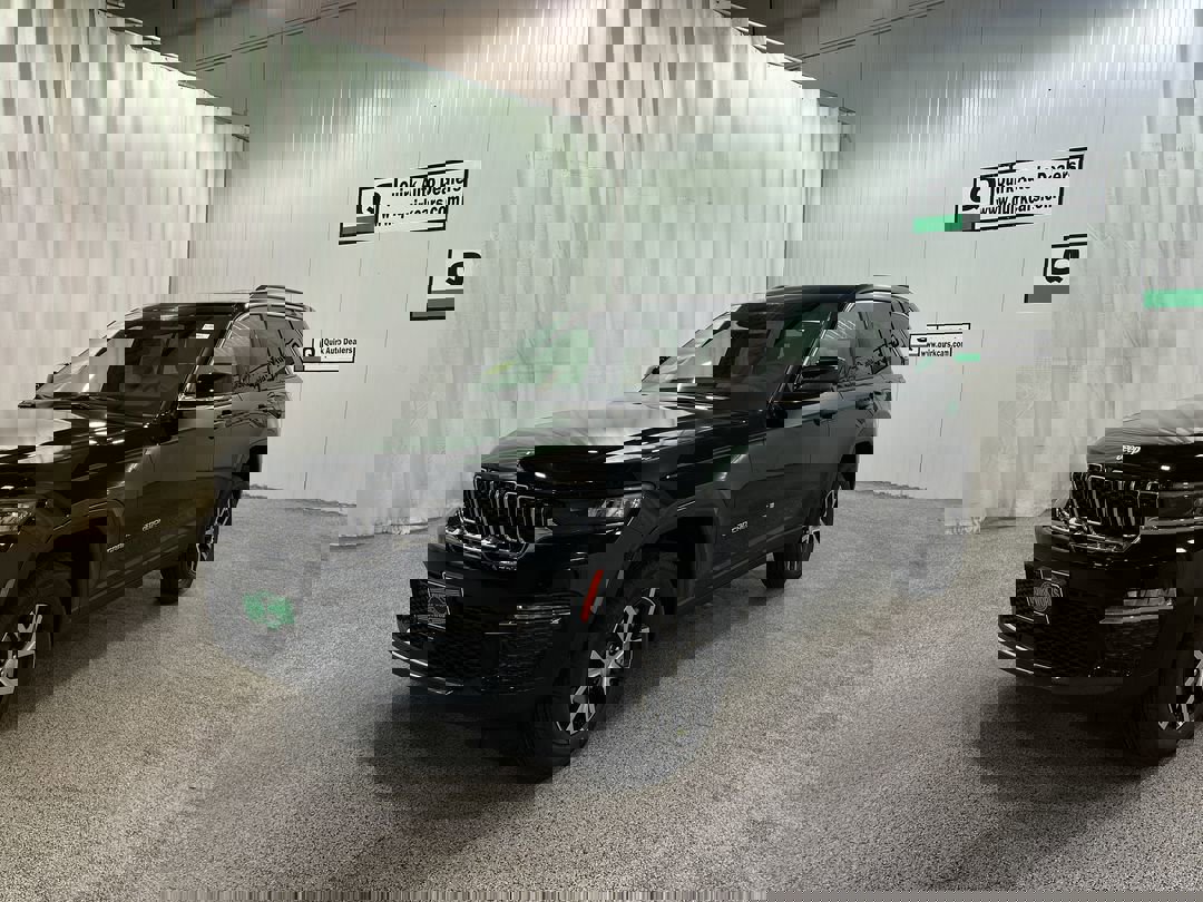 2025 Jeep Grand Cherokee Limited photo 2