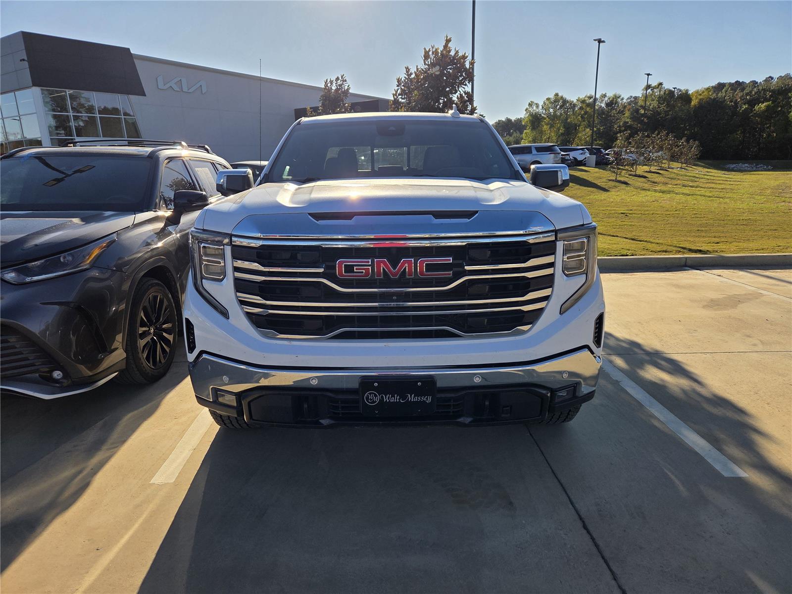 2023 GMC Sierra 1500 SLT's photo