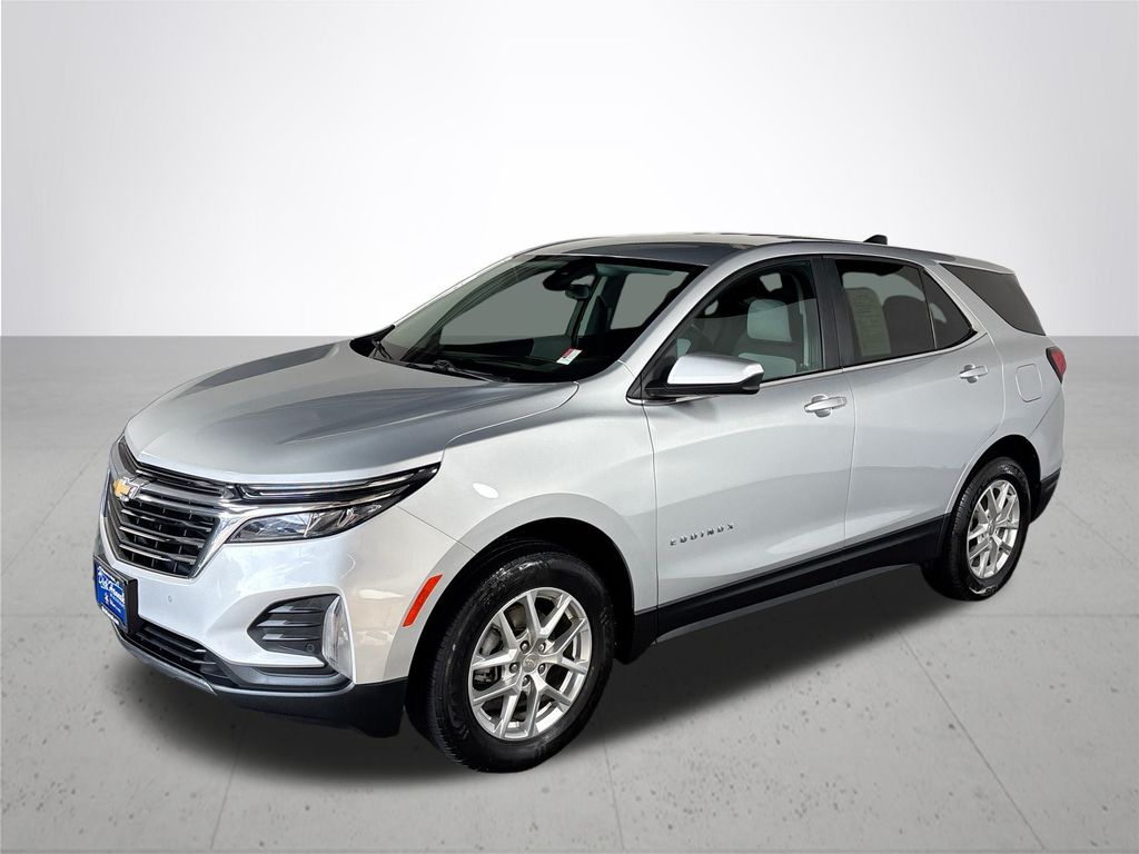 2022 Chevrolet Equinox LT photo 2