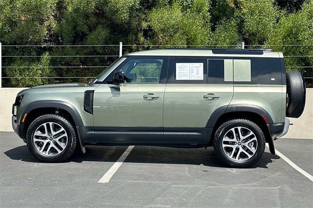 2025 Land Rover Defender 110 S photo 2