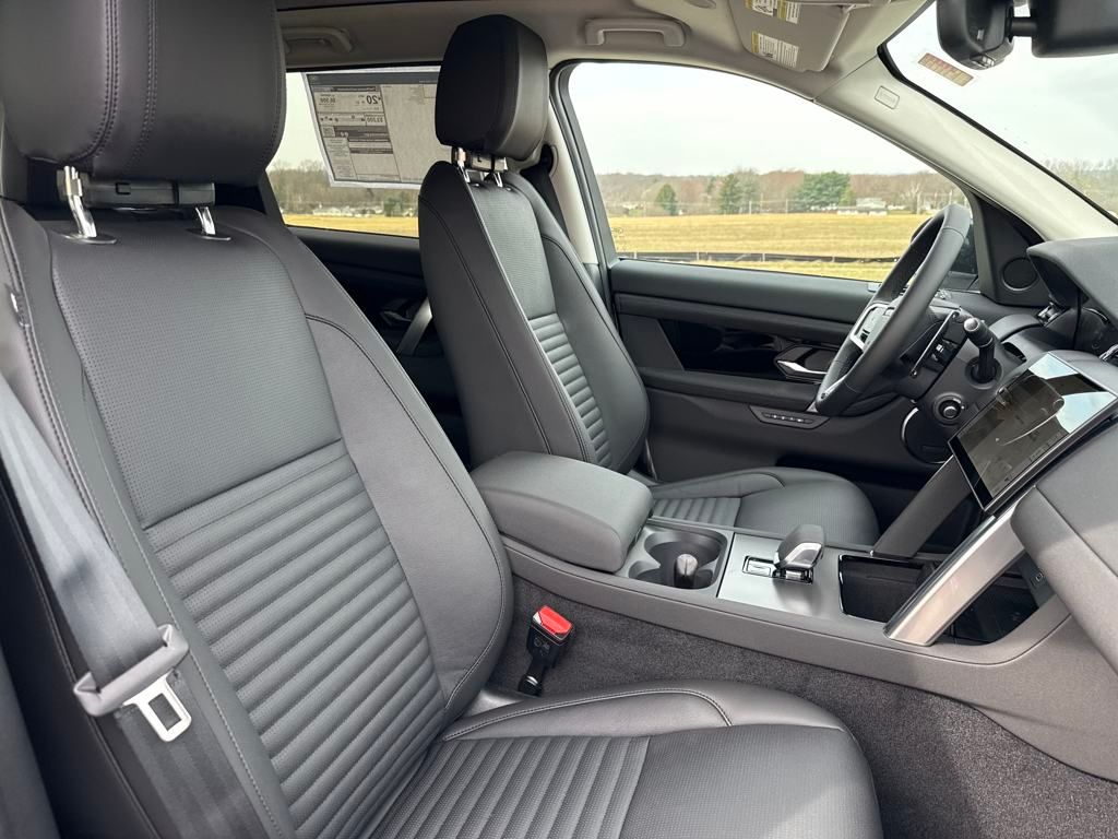 2025 Land Rover Discovery Sport S photo 17