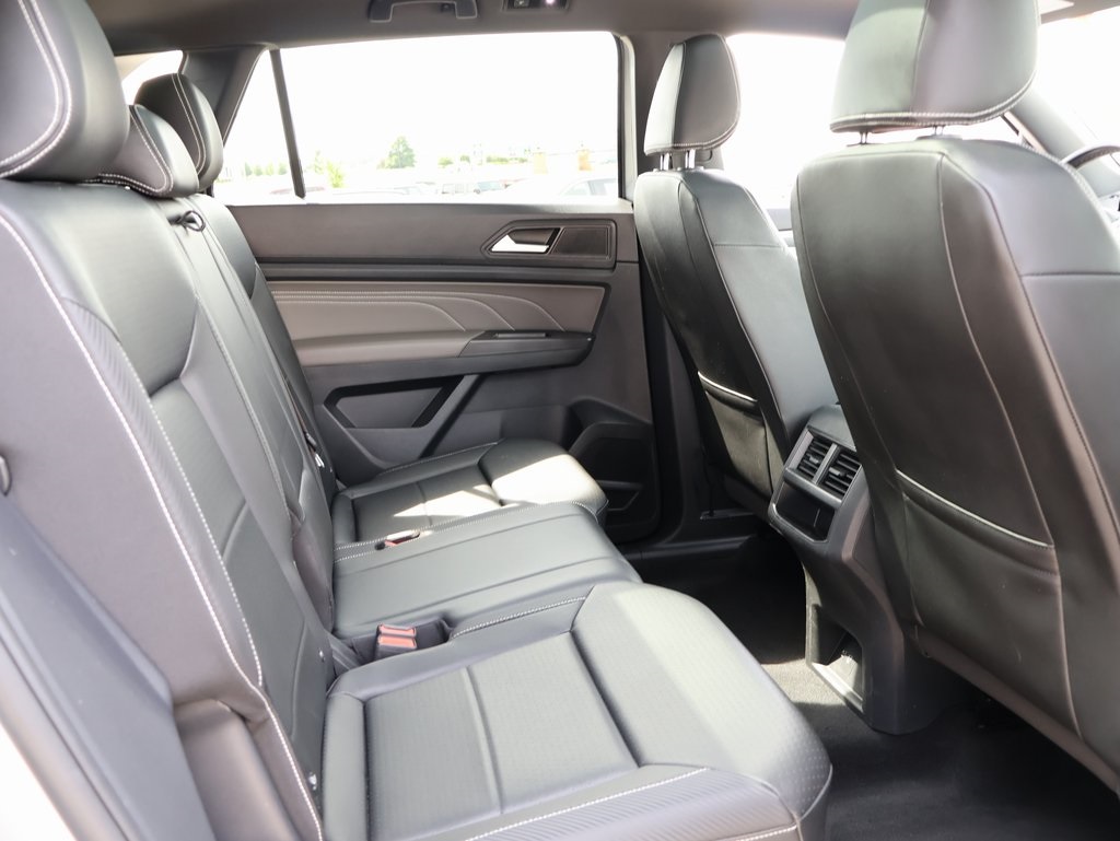 2023 Volkswagen Atlas Cross Sport V6 SEL R-Line photo 12