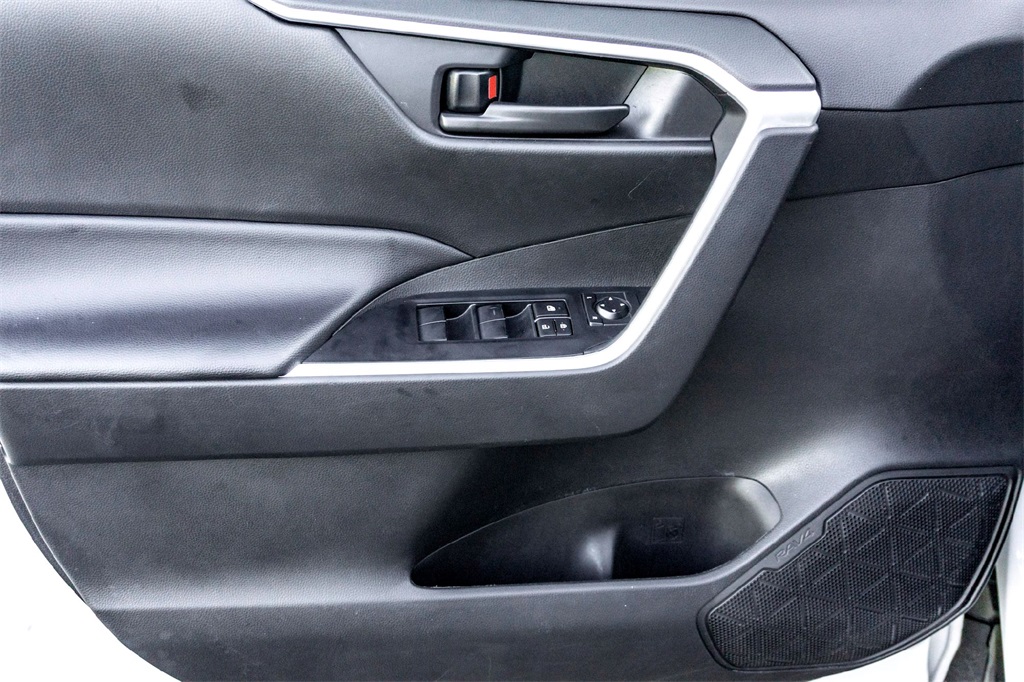 2024 Toyota RAV4 LE photo 9