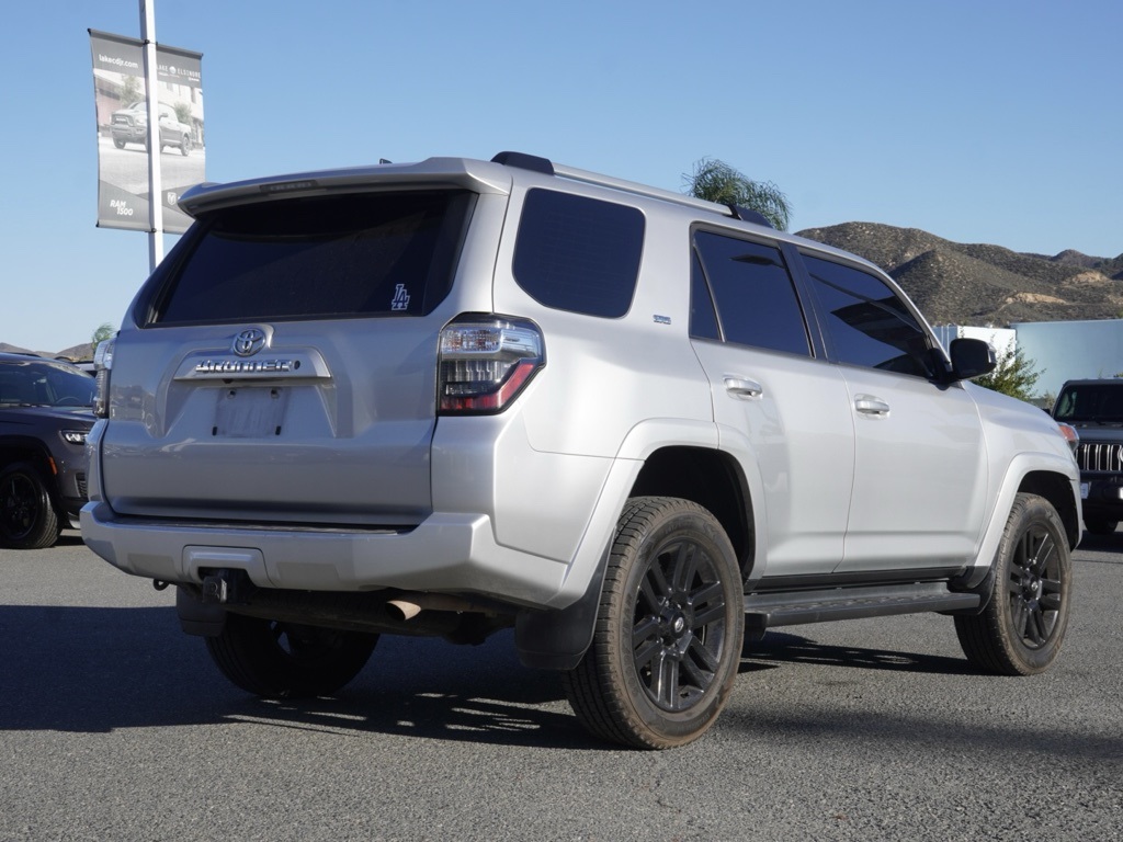 2020 Toyota 4Runner SR5 photo 2
