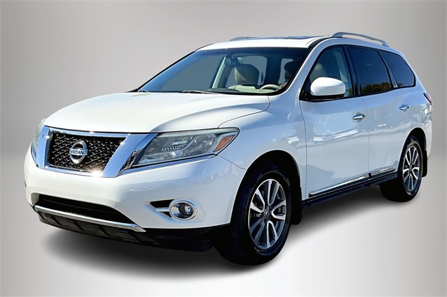 2015 Nissan Pathfinder SL photo 2