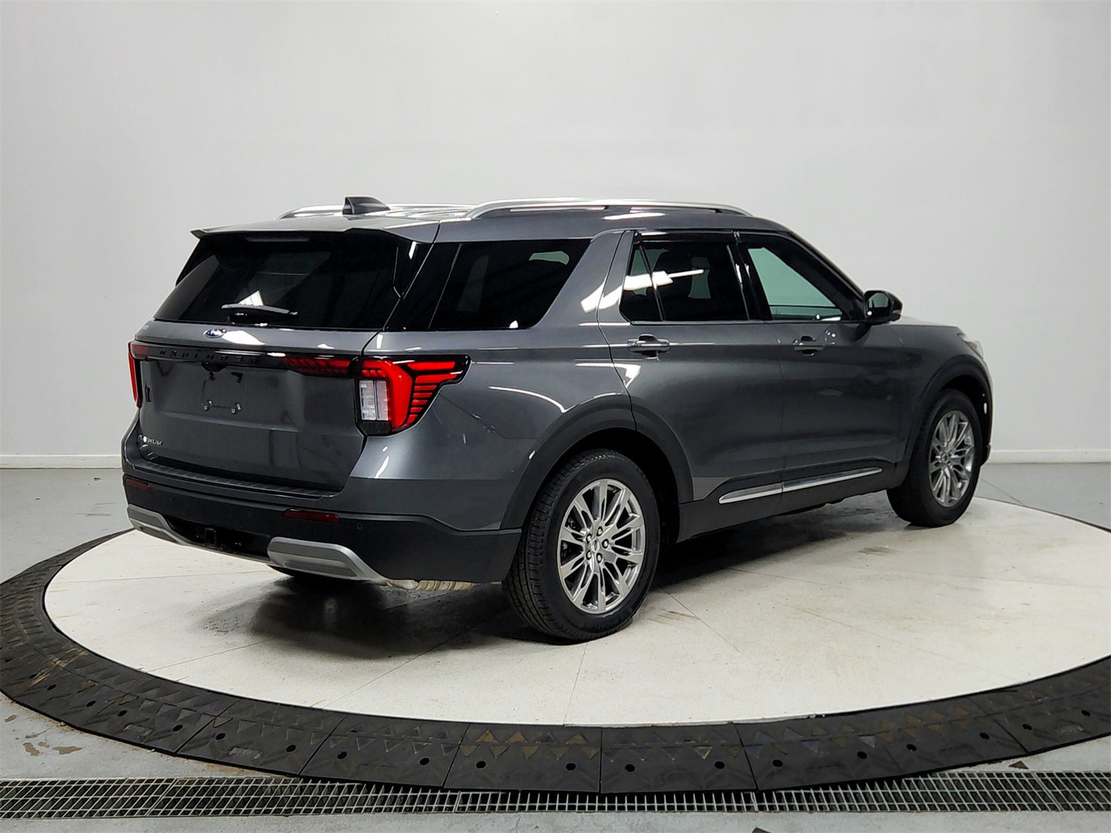 2025 Ford Explorer Platinum photo 4