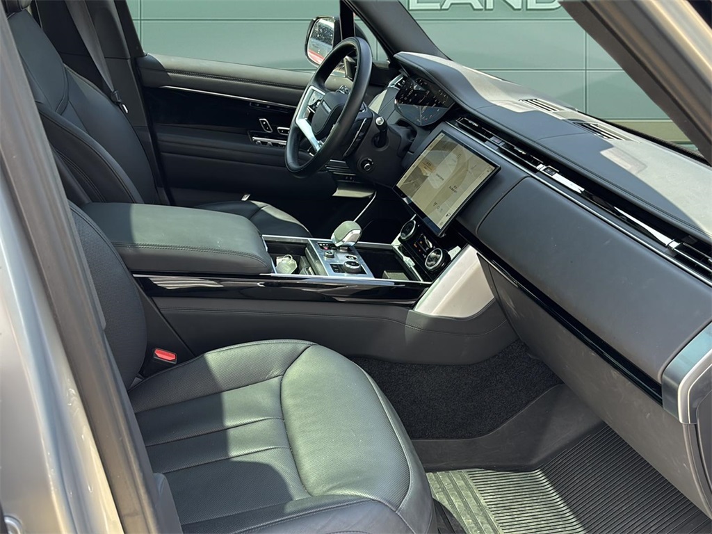 2023 Land Rover Range Rover SE photo 8