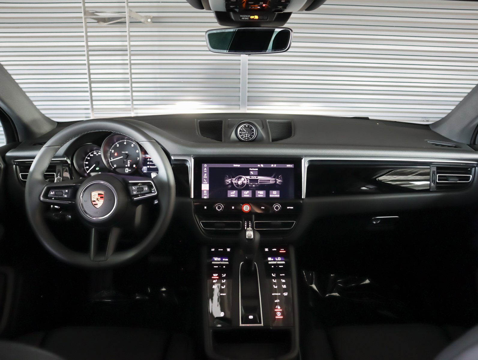2025 Porsche Macan T photo 13