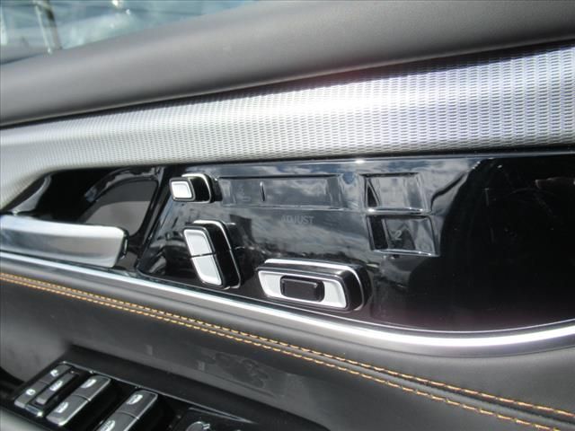 2023 Jeep Grand Wagoneer III photo 30
