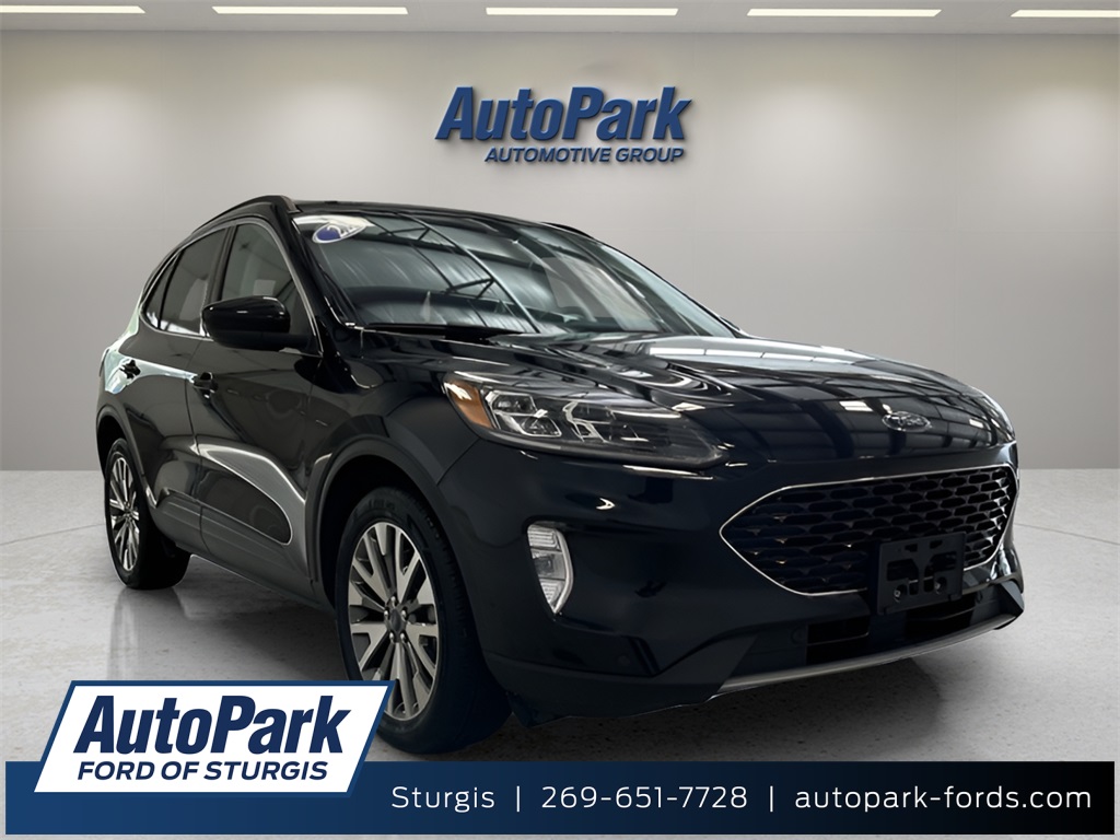 2022 Ford Escape Titanium's photo