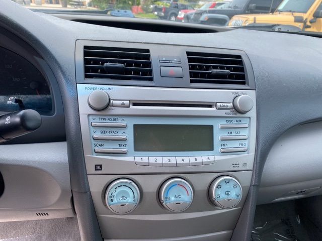 2009 Toyota Camry LE photo 13