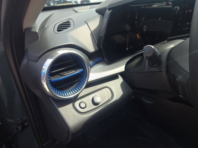 2025 Chevrolet Trax LT photo 13