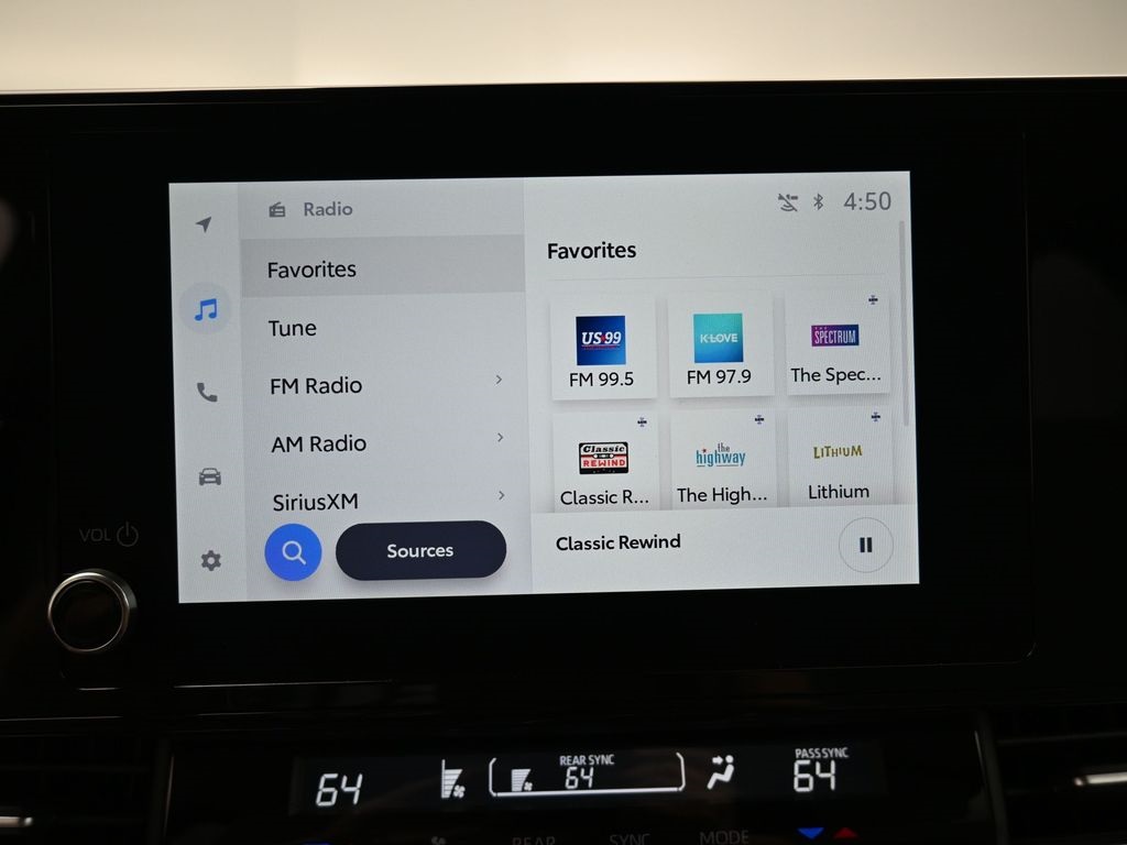 2025 Toyota Sienna LE photo 19