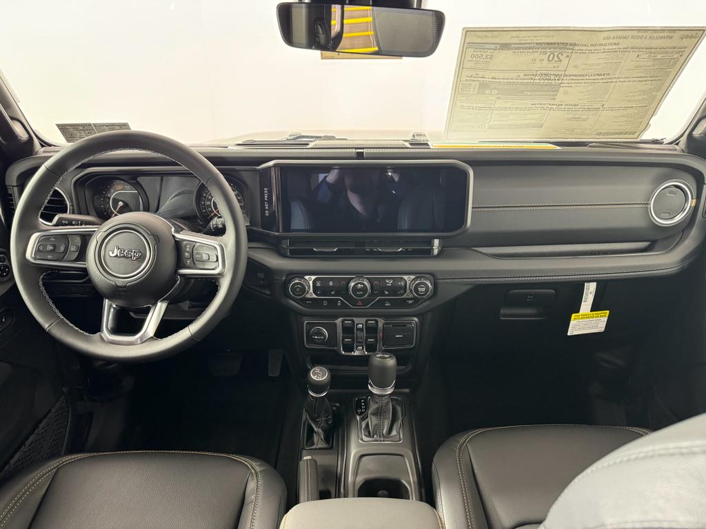 2025 Jeep Wrangler Sahara photo 4