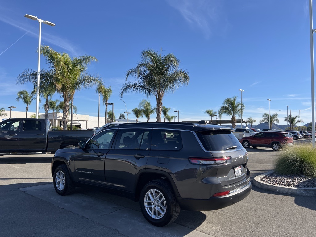 2025 Jeep Grand Cherokee Laredo photo 4