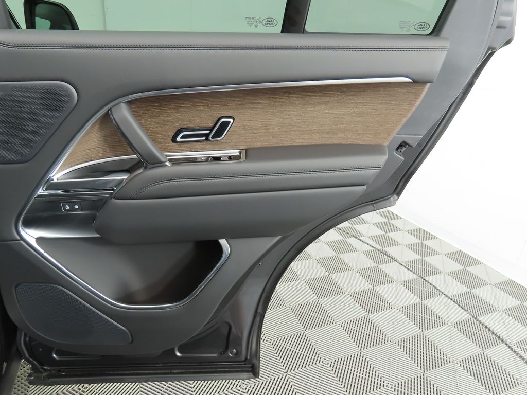 2025 Land Rover Range Rover SE photo 25