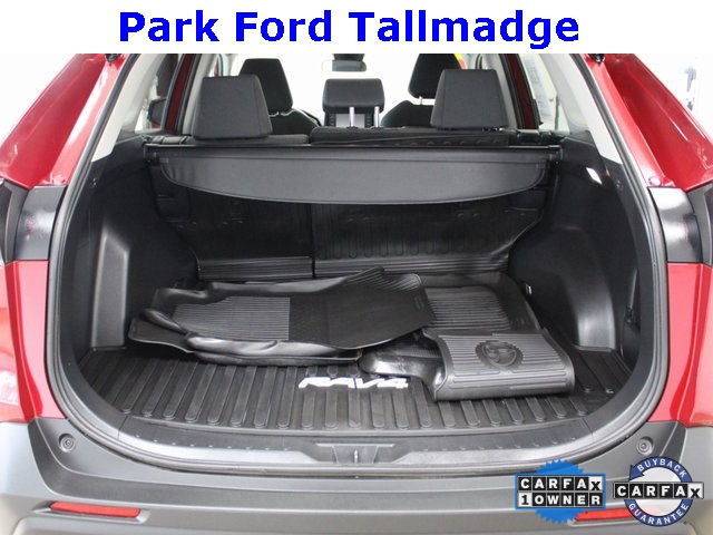 2022 Toyota RAV4 LE photo 4