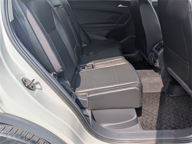 2020 Volkswagen Tiguan SE photo 26