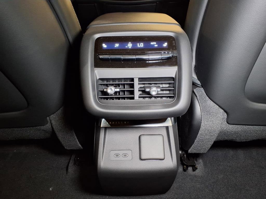 2026 Cadillac Lyriq photo 8