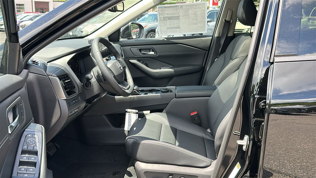 2025 Nissan Rogue SL photo 10