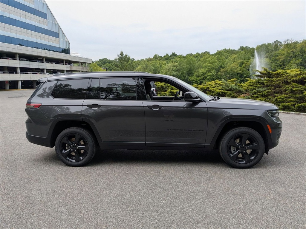 2025 Jeep Grand Cherokee Altitude X photo 2