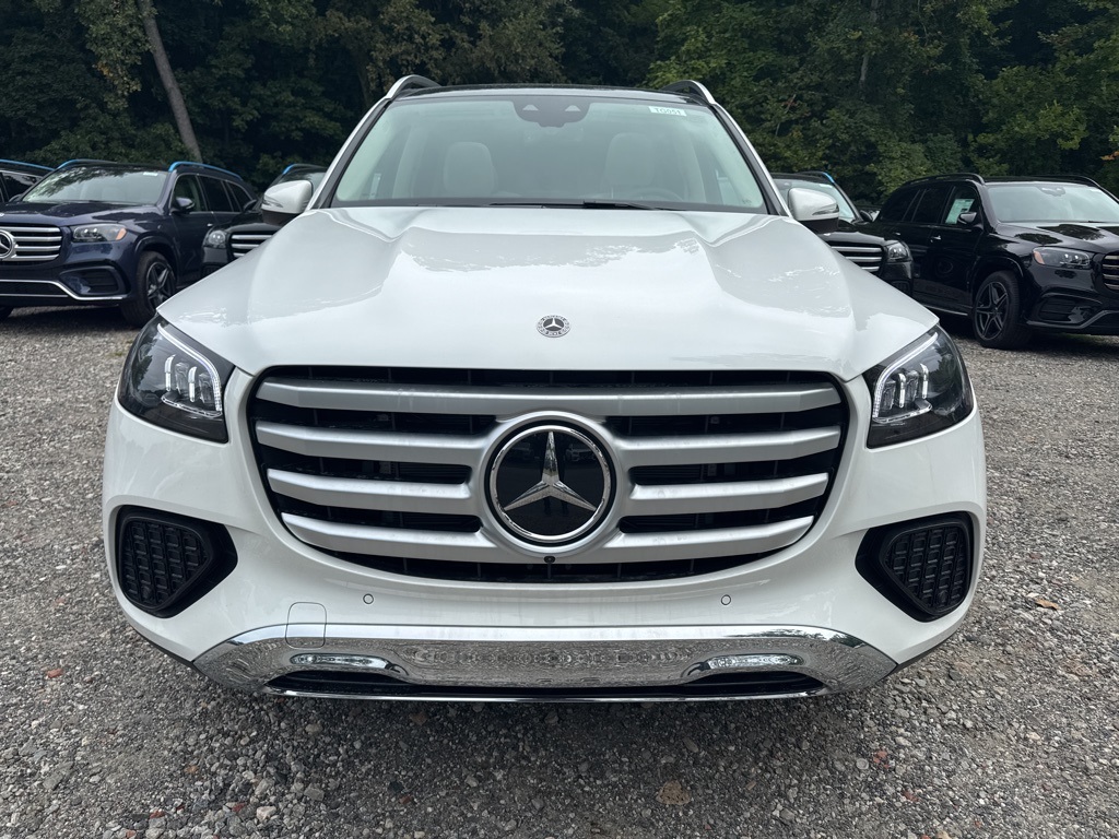2026 Mercedes Benz GLS 450 4MATIC photo 2
