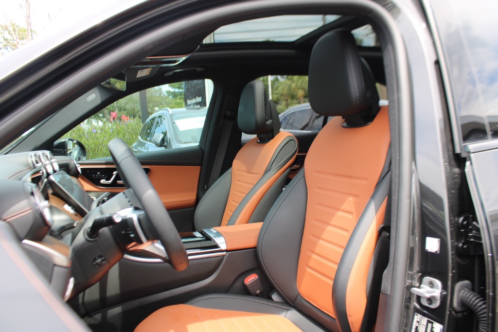 2025 Mercedes Benz GLC 350e 4MATIC photo 4