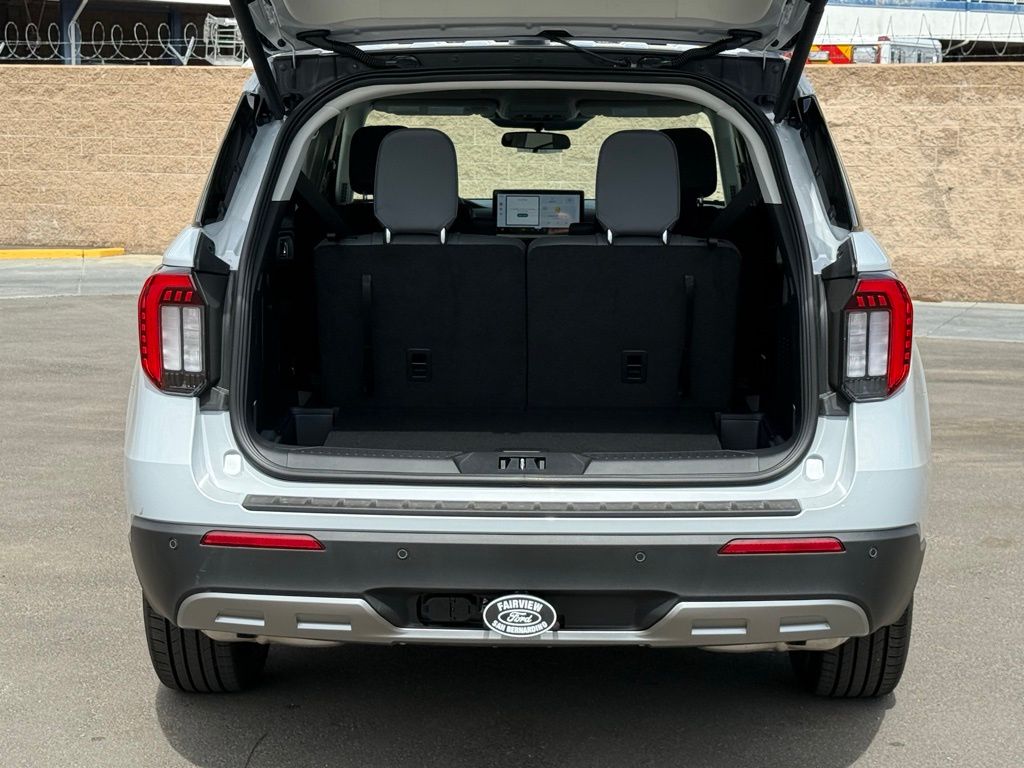 2025 Ford Explorer photo 15