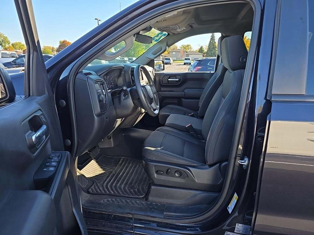 2023 Chevrolet Silverado 1500 Custom photo 4